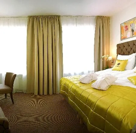 Radisson Old Town Hotel 4*